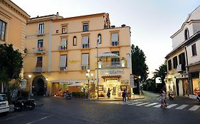 La Piazzetta Guest House Sorrento
